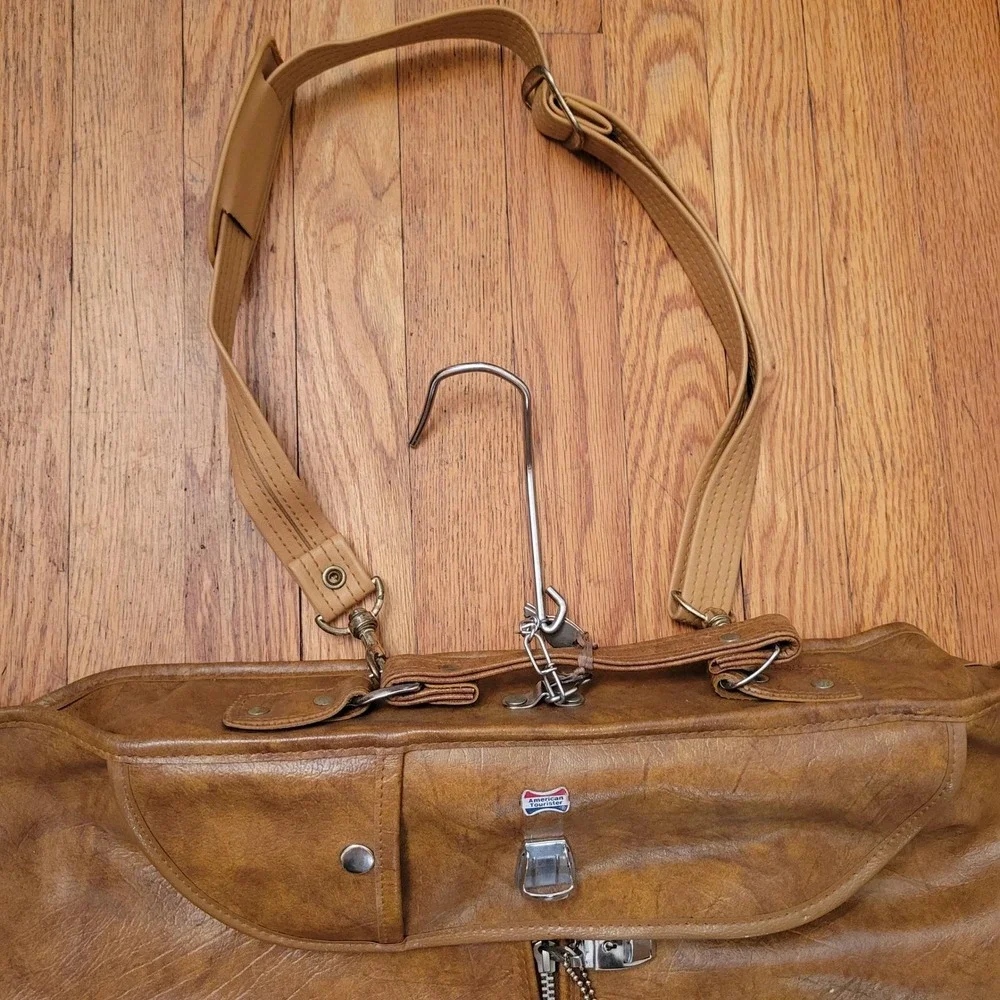 American Tourister Brown Leather Garment Bag Vintage‎ Suit Carrier Travel Keys